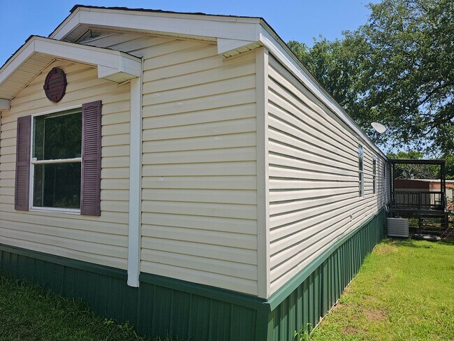 Foto del edificio - 3 bed 2 bath Mobile Home
