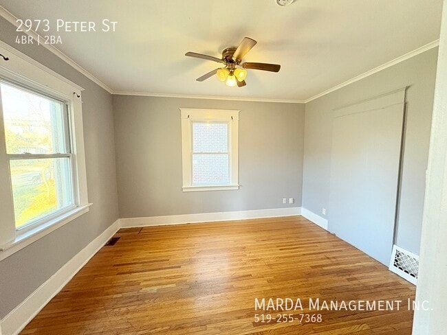 Photo du bâtiment - CHARMING 4 BED/2 BATH HOUSE NEAR UofW PLUS UTILITIES!