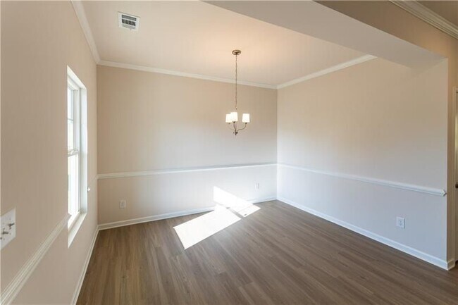 Building Photo - 530 River Run Dr