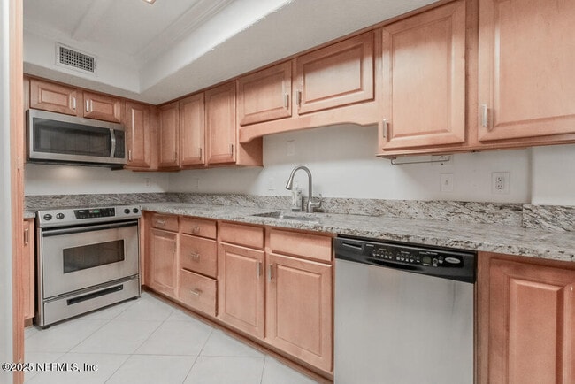 Building Photo - 1601 Ocean Dr S