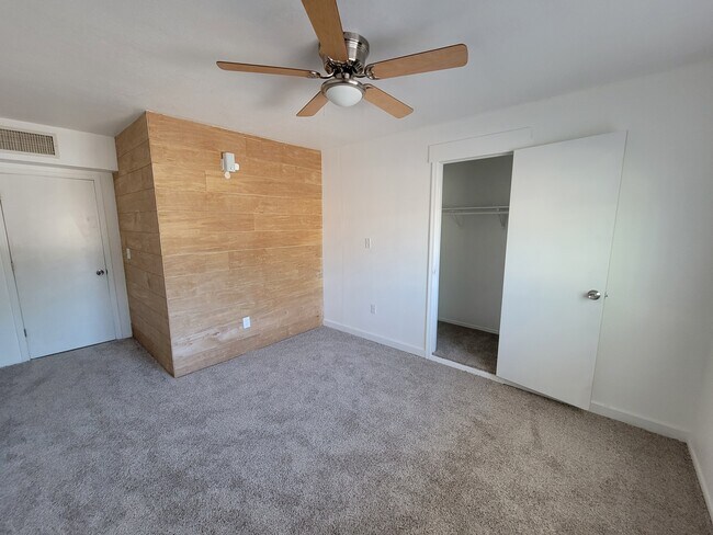 Room 1 (Front) - 1810 S Palm Springs Cir