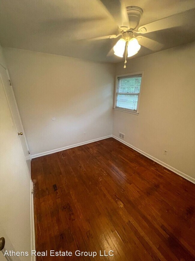 Foto del edificio - 2 br, 1 bath House - 355 Morton Avenue