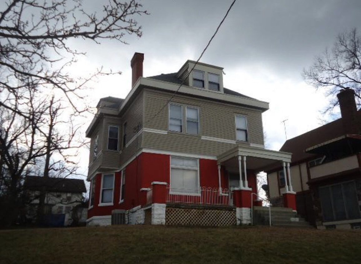 Primary Photo - 261 Baxter Ave