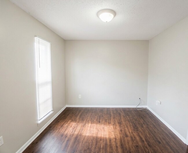 Building Photo - Move-in Ready! Charming 3 Bdrm - 2 Bath | Freshly Painted & Updated