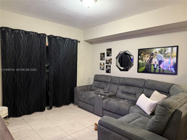 Foto del edificio - 11060 SW 196th St