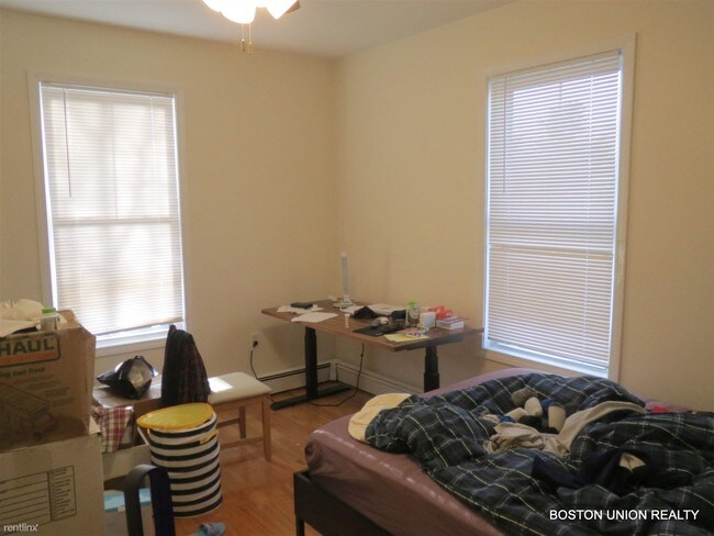 Building Photo - 4 br, 2 bath  - 37 Brookline St 15