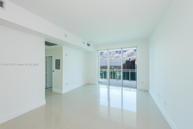 Foto del edificio - 950 Brickell Bay Dr