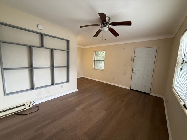 Building Photo - 1020 Queen St N