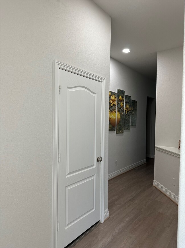 Building Photo - 15515 Sailpoint Ln