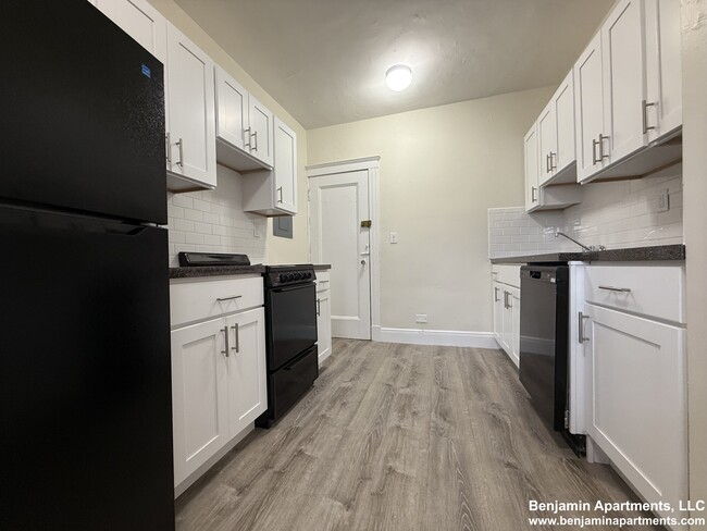 Building Photo - 11 Vinal St