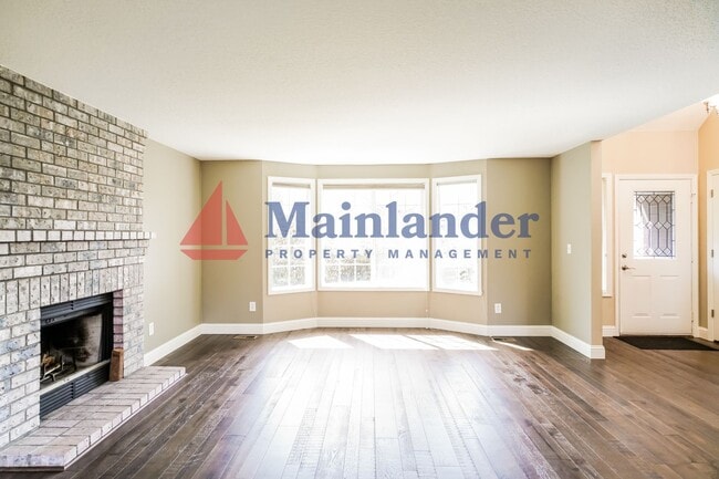 Building Photo - Beautifully Remodeled Home Located in Beav...