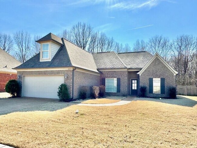 Building Photo - Now Leasing a 4-bedroom 2 bath home in Oli...