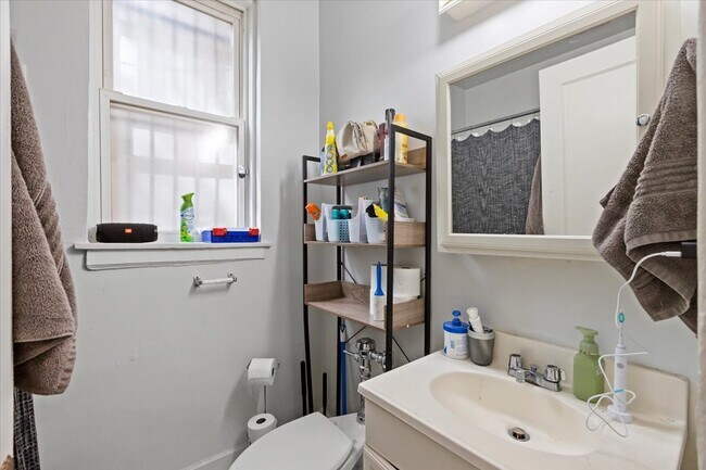 Foto del edificio - 3727 N Pine Grove Ave