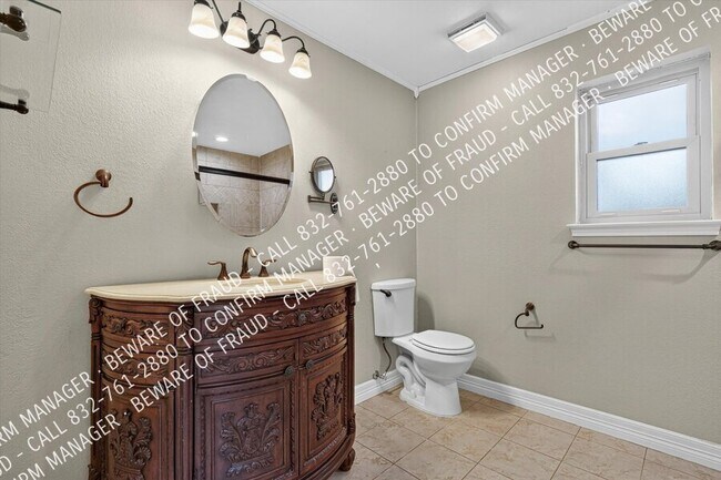 Building Photo - 593 King Cir