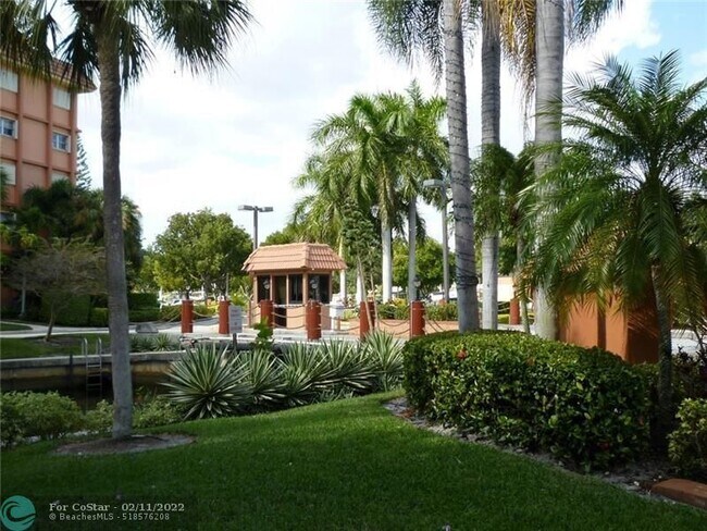 Building Photo - 1350 River Reach Dr