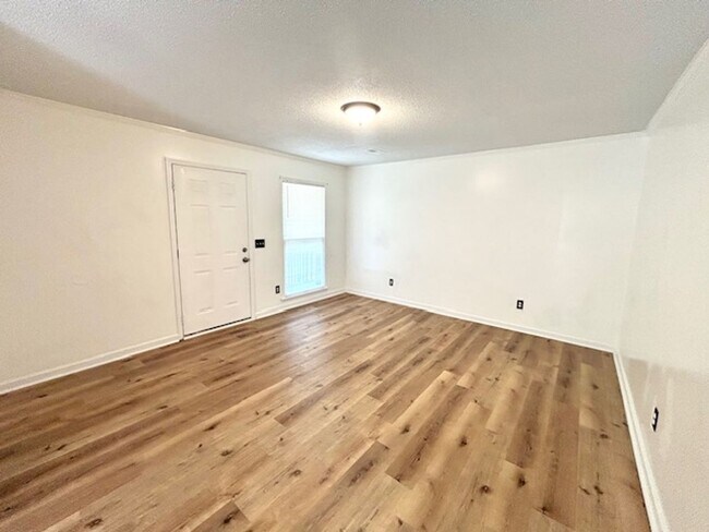 Building Photo - 4425 Bonnell Dr NW