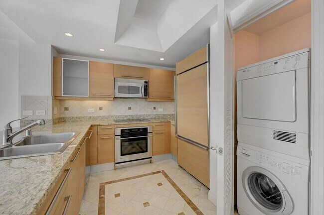 Building Photo - Turnberry Towers East 804- Strip/City/Mnt Views from this Stunning 1Bd/1.5Ba Residence