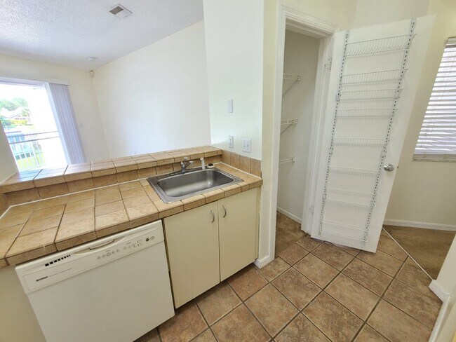 Building Photo - 2560 Woodgate Blvd