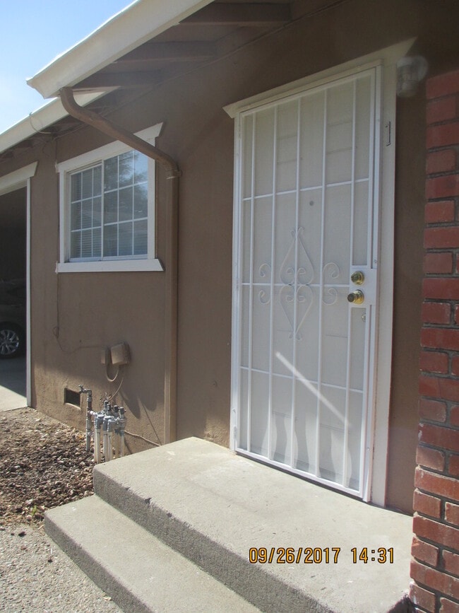 Building Photo - GIL560