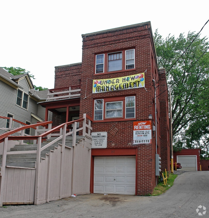 Building Photo - 209-217 Howland Ave