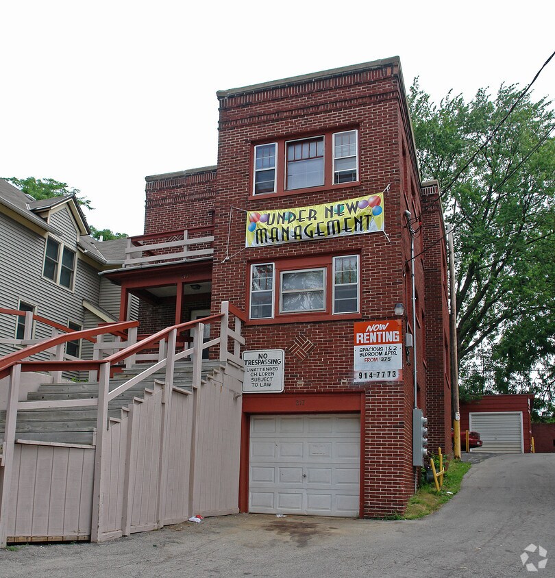 Foto del edificio - 209-217 Howland Ave
