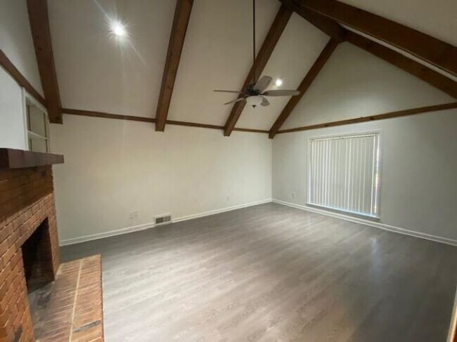 Foto del edificio - 8195 Timber Hill Trail