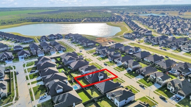 Building Photo - 818 Kingwood Dr