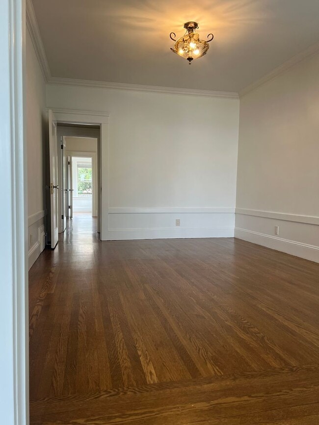 Building Photo - Charming Outer Sunset 2 BDRM WITH SUNROOM Home Just Steps from Ocean Beach!