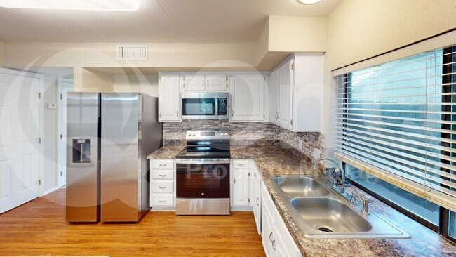 Foto del edificio - 3113 Wayfarer Rd
