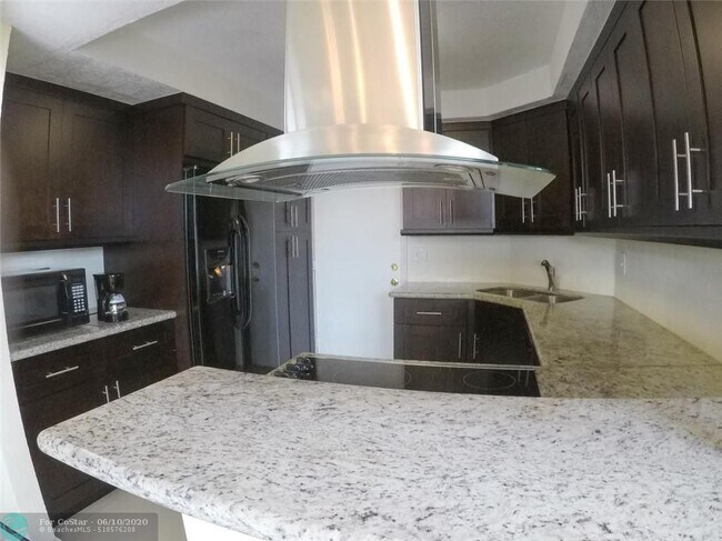 Building Photo - 3301 Spanish Moss Terrace