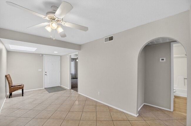 Building Photo - Modern Updated Tempe Townhome Near ASU & Downtown with Resort-Style Amenities