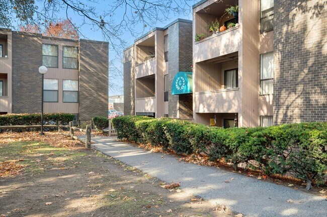 Foto del edificio - 10 Shrewsbury Green Dr