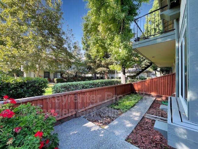 Foto del edificio - 2729 Lone Bluff Way