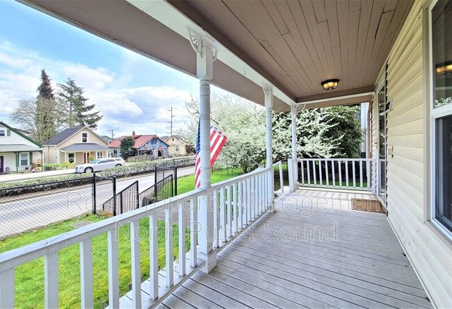 Building Photo - 1112 E Marine View Dr