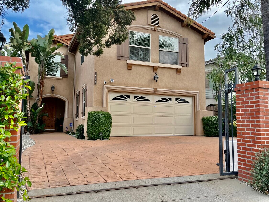 Foto principal - 15434 Huston St