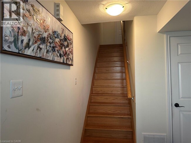 Building Photo - 7 Hiscott Dr
