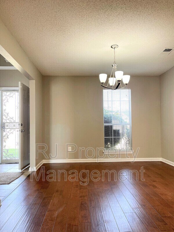 Foto del edificio - 7651 Carter Creek Cove