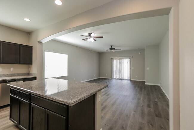Foto del edificio - 3422 W Chambers St