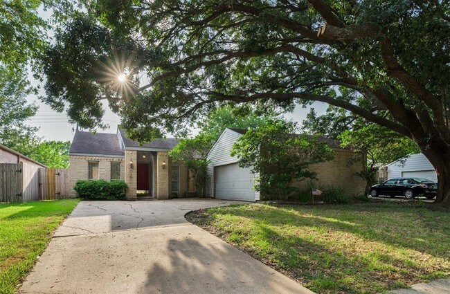 Building Photo - 2302 Gray Falls Dr