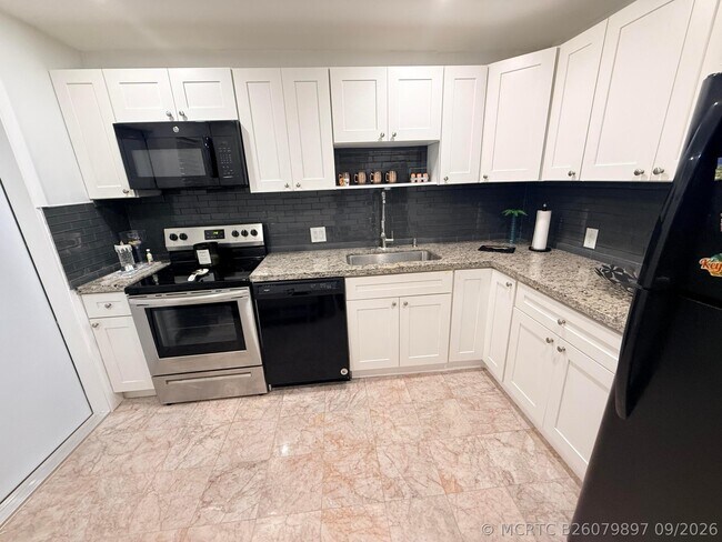 Building Photo - 2601 S Course Dr