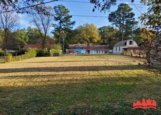 Foto del edificio - 5817 Lochmoor Ave