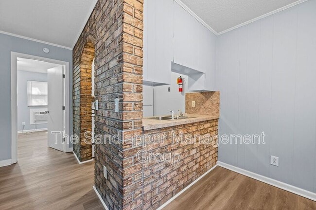 Building Photo - 1215 Mosstree Rd