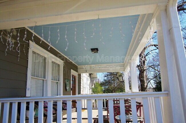 Photo - 1208 Arkwright Pl SE House