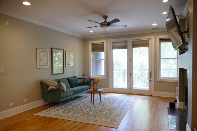 Foto del edificio - 3024 N Sheffield Ave