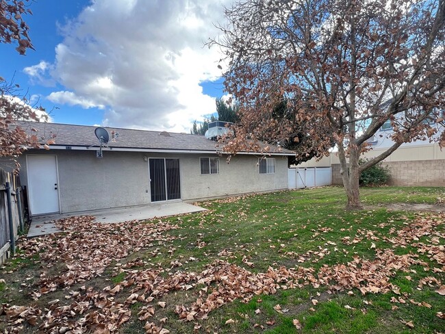 Building Photo - Yucaipa 2bedroom 1 bath apartment