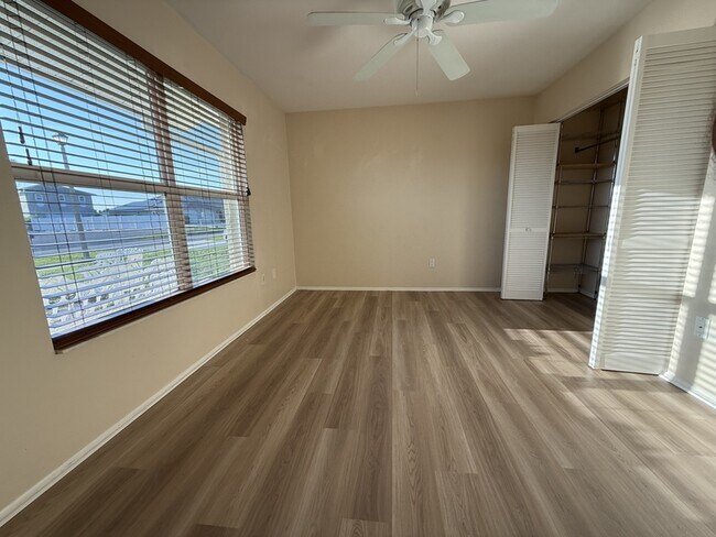 Building Photo - 7367 Kenwood Dr