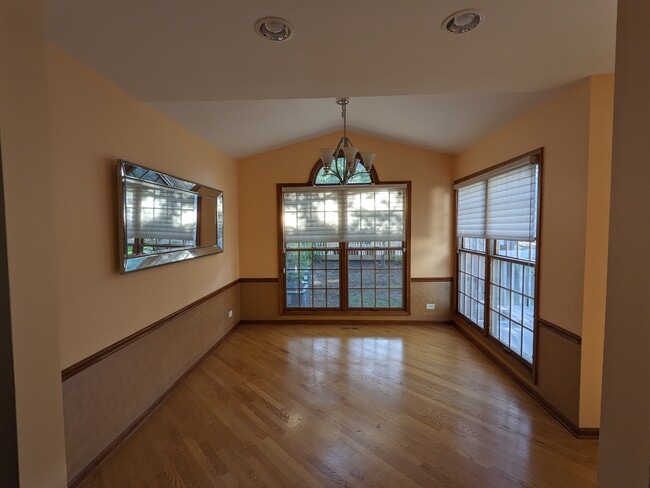 Building Photo - 604 Marseilles Cir