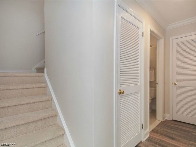Building Photo - 141 Riveredge Dr