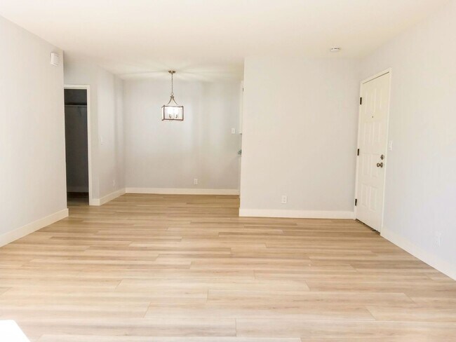 Foto del edificio - Refurbished 1bd Condo on First Floor With Pool