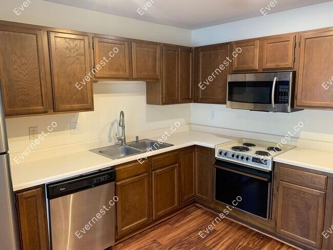 Building Photo - 1629 Ashwood Ln